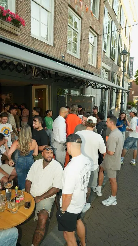 Cherché / De straat loopt vol